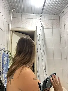 Sandra SW  online show from October 2025 06:38:02 PM