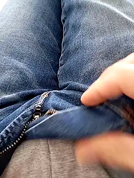 mickzizi online show from February 2025 12:44:01 PM