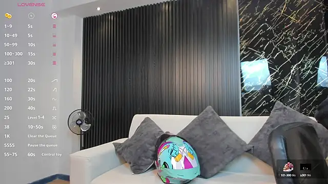 kimbrownn online show from February 2025 12:33:01 PM