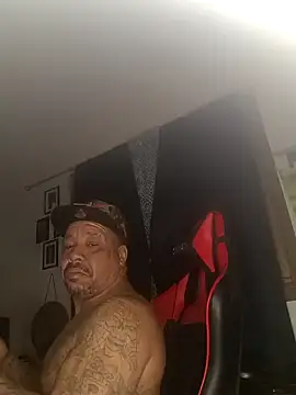 yellowwetfox online show from January 2025 02:01:01 AM