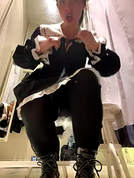 CrazzyChicks online show from October 2025 06:54:01 AM