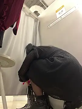 CrazzyChicks online show from October 2025 07:42:01 AM