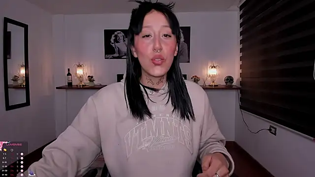 Snapshot of Mariana_Joness chatting on October 2025 02:44:01 AM Mariana Joness online show from October 2025 02:44:01 AM