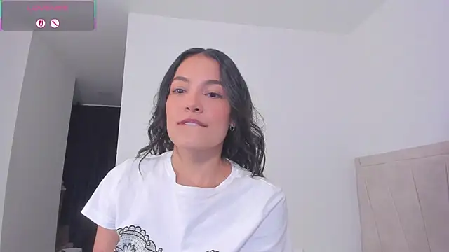 TIFFANYRUSSO online show from July 2026 06:05:01 AM