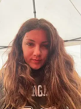 DaisyVibesss online show from April 2026 09:03:02 AM