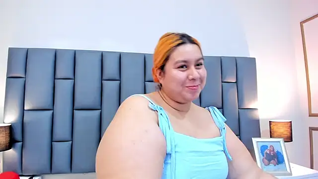 aandreaperez online show from February 2025 12:00:01 PM