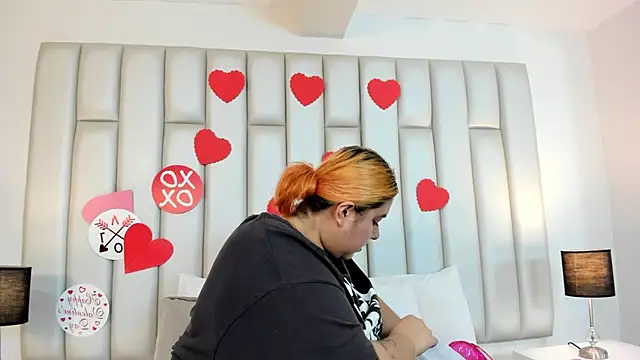 aandreaperez online show from February 2025 11:50:01 AM