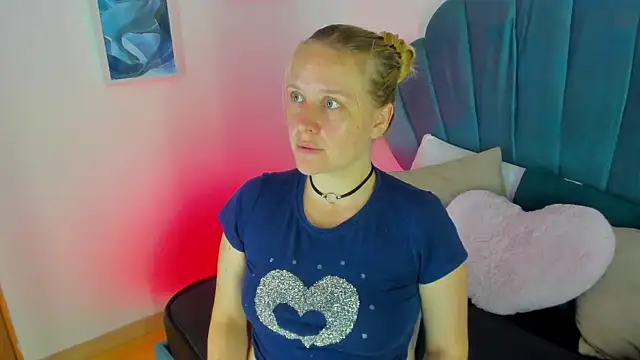 Snapshot of EmilySumer chatting on July 2026 07:27:01 PM EmilySumer online show from July 2026 07:27:01 PM
