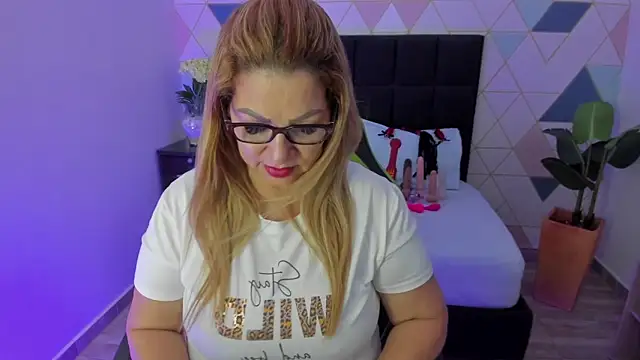 gisela27 online show from September 2025 12:49:02 PM