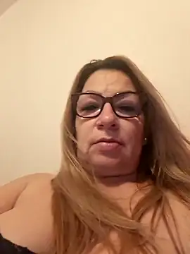 Snapshot of gisela27 chatting on June 2026 05:52:01 AM gisela27 online show from June 2026 05:52:01 AM