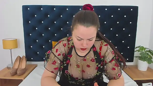 EvaLick online show from February 2025 06:33:01 AM