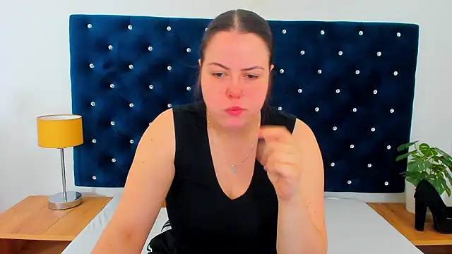 Snapshot of EvaLick chatting on February 2026 07:26:01 AM EvaLick online show from February 2026 07:26:01 AM