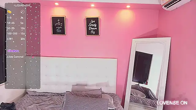 hornyhousekeeper  online show from December 2024 12:29:02 PM