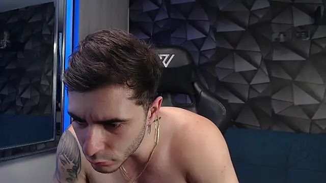 Latino stud4u online show from October 2025 11:02:02 PM