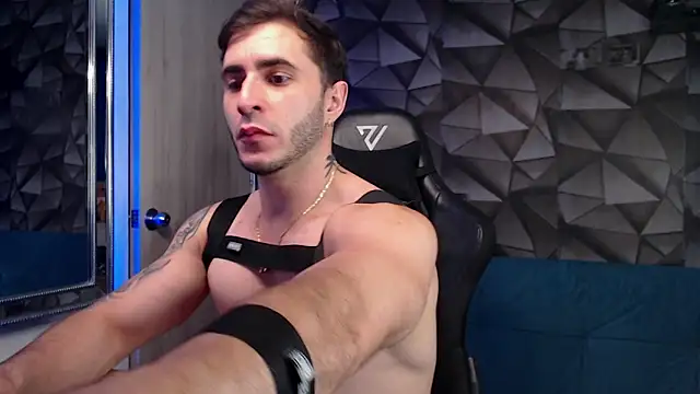 Latino stud4u online show from October 2025 01:27:01 AM