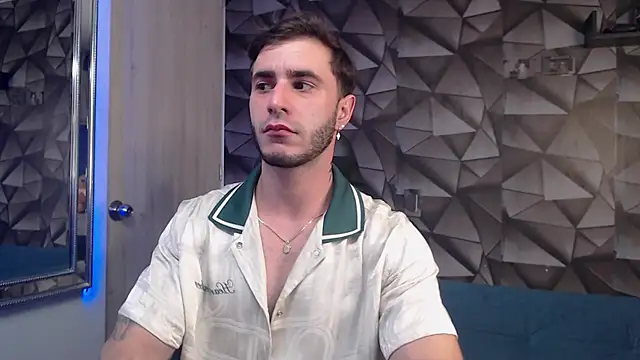 Latino stud4u online show from November 2025 12:43:01 AM