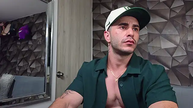 Latino stud4u online show from April 2026 02:03:02 AM