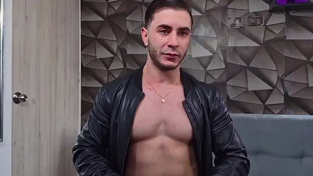 Latino stud4u online show from April 2026 04:09:01 PM