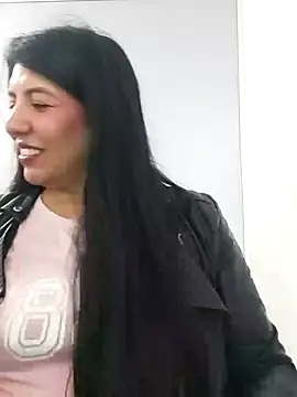 aisha latina online show from December 2024 02:44:01 PM