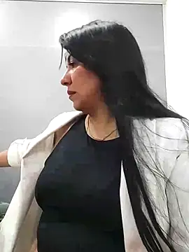 aisha latina online show from December 2024 02:54:02 PM