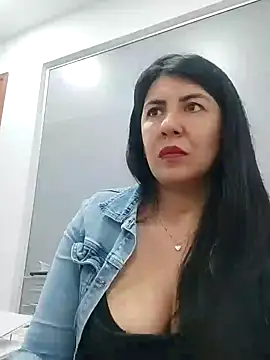 aisha latina online show from February 2025 08:35:02 PM