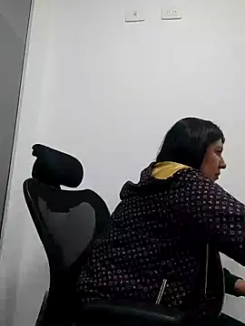 aisha latina online show from February 2025 09:01:01 PM