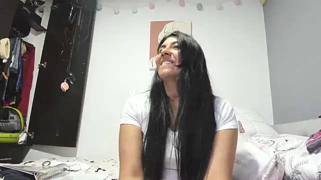 aisha latina online show from February 2025 12:02:01 AM