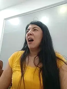 aisha latina online show from March 2025 03:31:01 PM