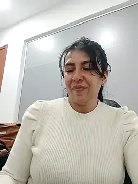 aisha latina online show from March 2025 06:31:01 PM