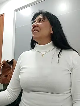 aisha latina online show from September 2025 05:05:02 PM