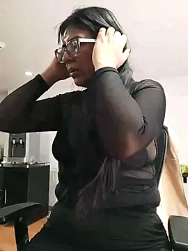 aisha latina online show from October 2025 03:57:02 PM