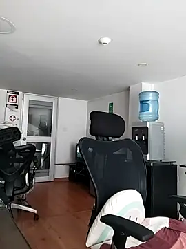 aisha latina online show from March 2026 03:08:01 PM