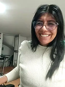 aisha latina online show from April 2026 02:18:02 PM