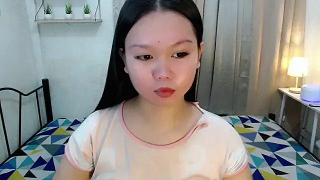 Snapshot of Vivorey_Leighn chatting on September 2025 04:36:01 AM Vivorey Leighn online show from September 2025 04:36:01 AM