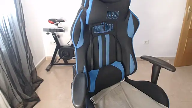 LARACRUZ30 online show from March 2026 04:14:02 PM