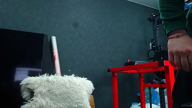 muscularjohnforuX online show from April 2026 02:35:01 PM