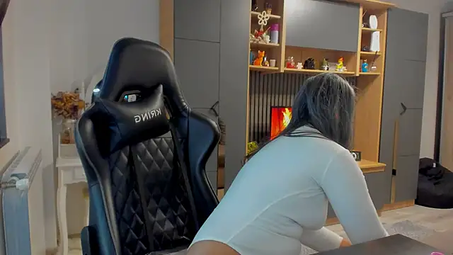 Claire95  online show from February 2026 06:56:01 AM