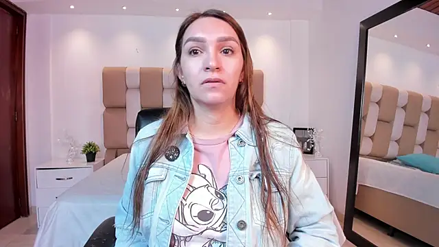 miataylorr1 online show from November 2025 12:56:01 PM