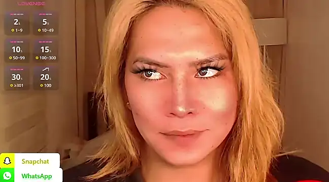 QUEEN GIAMOORE69 online show from December 2024 10:54:02 PM