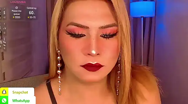 QUEEN GIAMOORE69 online show from January 2025 09:42:02 PM