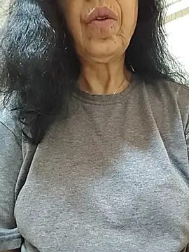 Snapshot of Susannemilf chatting on January 2026 02:15:01 AM Susannemilf online show from January 2026 02:15:01 AM