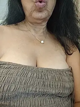 Snapshot of Susannemilf chatting on February 2026 08:47:01 AM Susannemilf online show from February 2026 08:47:01 AM