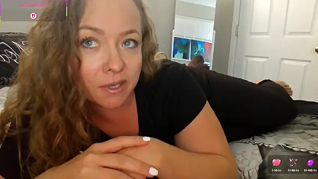 julimonroe online show from September 2025 03:12:02 PM