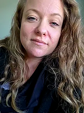 Snapshot of julimonroe chatting on January 2026 08:56:01 PM julimonroe online show from January 2026 08:56:01 PM