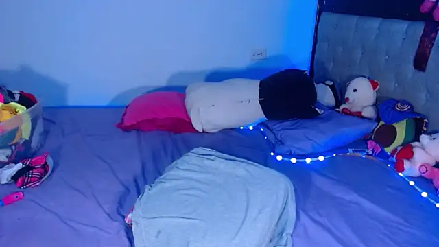 Pamelanicole online show from November 2025 02:43:02 AM