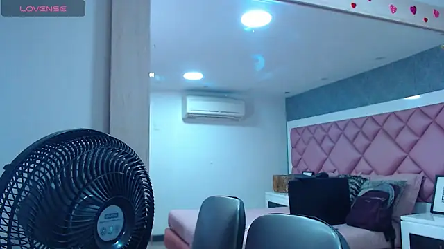 Snapshot of DanielaDuff chatting on October 2025 07:49:01 PM DanielaDuff online show from October 2025 07:49:01 PM