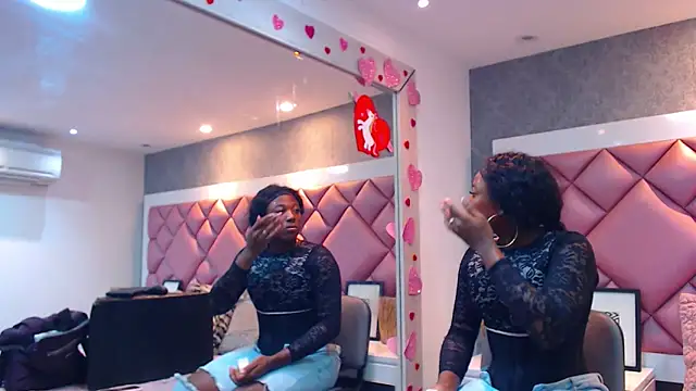 Snapshot of DanielaDuff chatting on November 2025 07:56:02 PM DanielaDuff online show from November 2025 07:56:02 PM