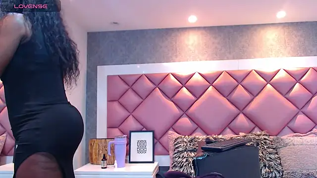 Snapshot of DanielaDuff chatting on November 2025 09:26:01 PM DanielaDuff online show from November 2025 09:26:01 PM