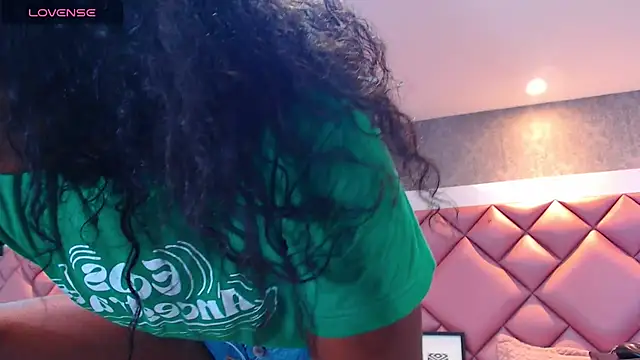 Snapshot of DanielaDuff chatting on November 2025 07:45:02 PM DanielaDuff online show from November 2025 07:45:02 PM