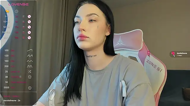 JenniferQueen11 online show from February 2025 11:40:02 AM